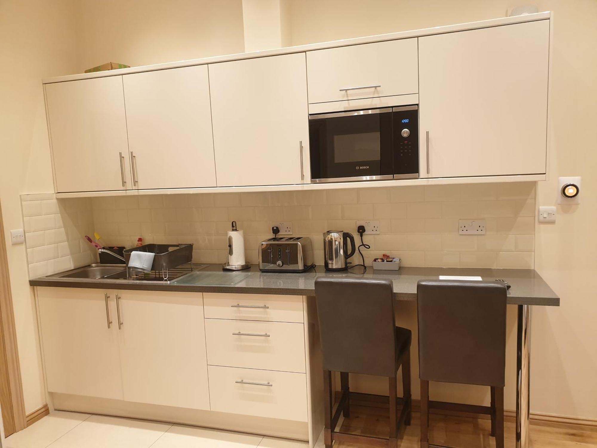 London Luxury Apartments 3 Bedroom Sleeps 8 With 3 Bathrooms 4 Mins Walk To Tube Free Parking Ilford Eksteriør billede
