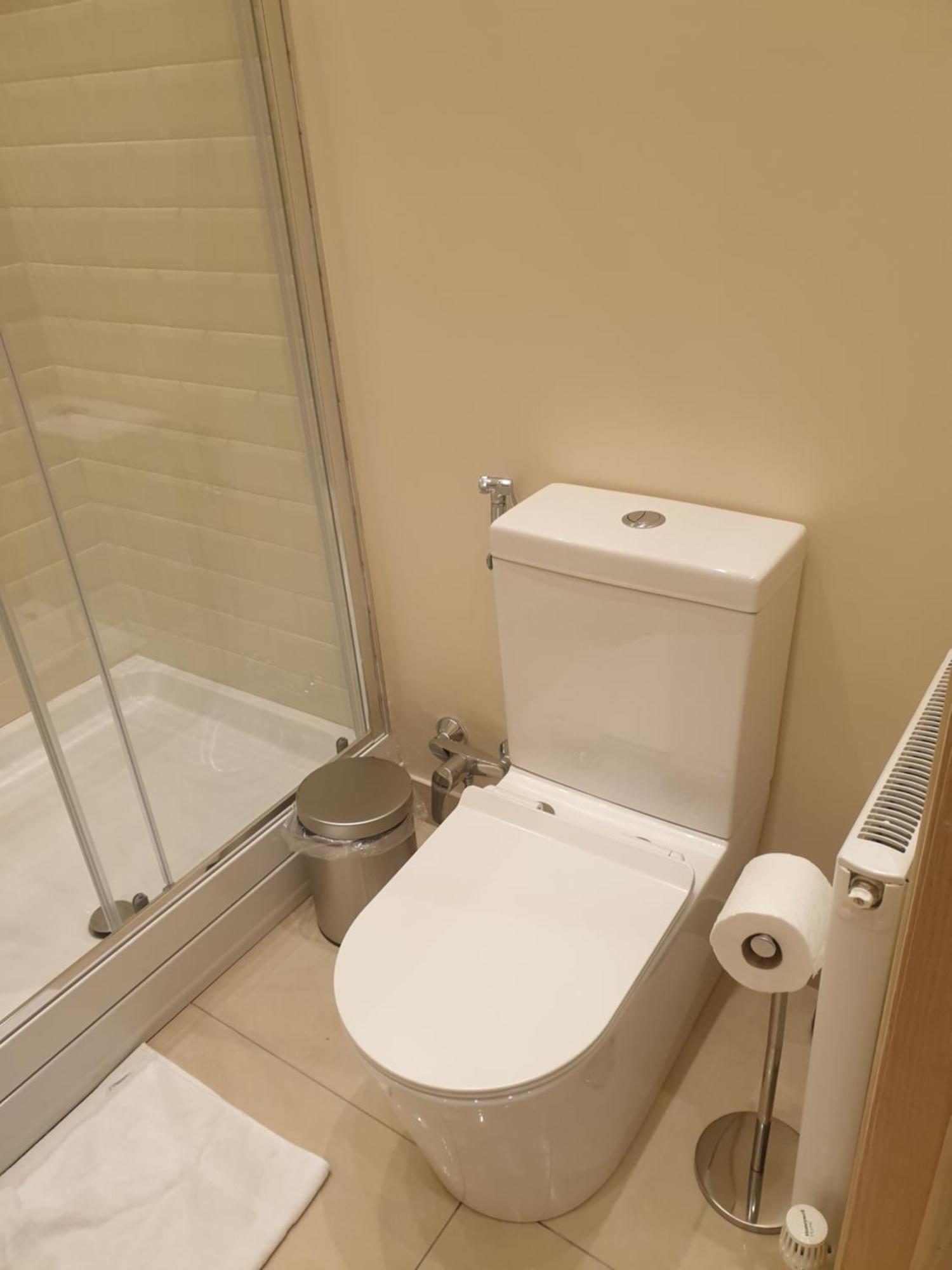 London Luxury Apartments 3 Bedroom Sleeps 8 With 3 Bathrooms 4 Mins Walk To Tube Free Parking Ilford Eksteriør billede