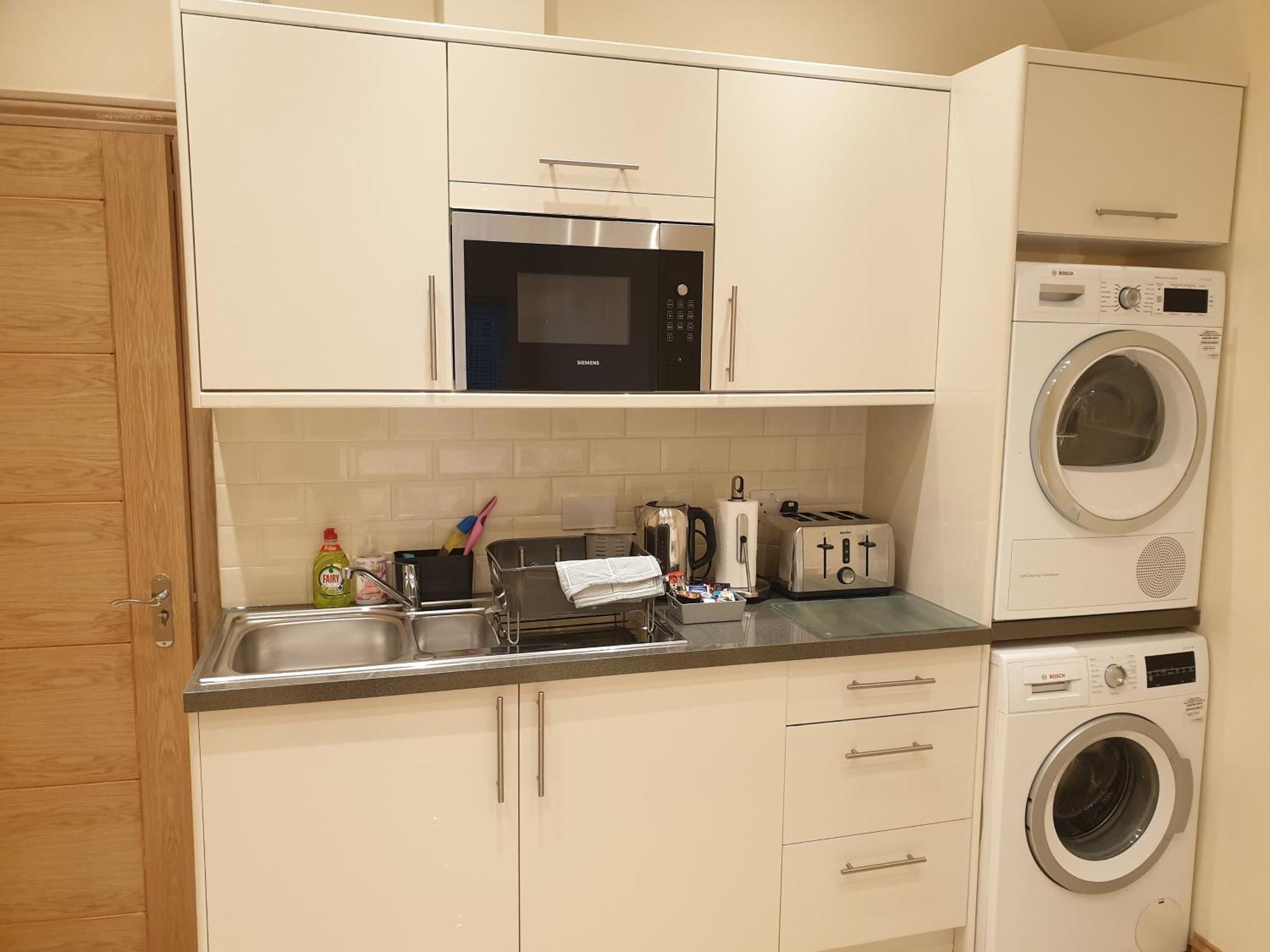 London Luxury Apartments 3 Bedroom Sleeps 8 With 3 Bathrooms 4 Mins Walk To Tube Free Parking Ilford Eksteriør billede