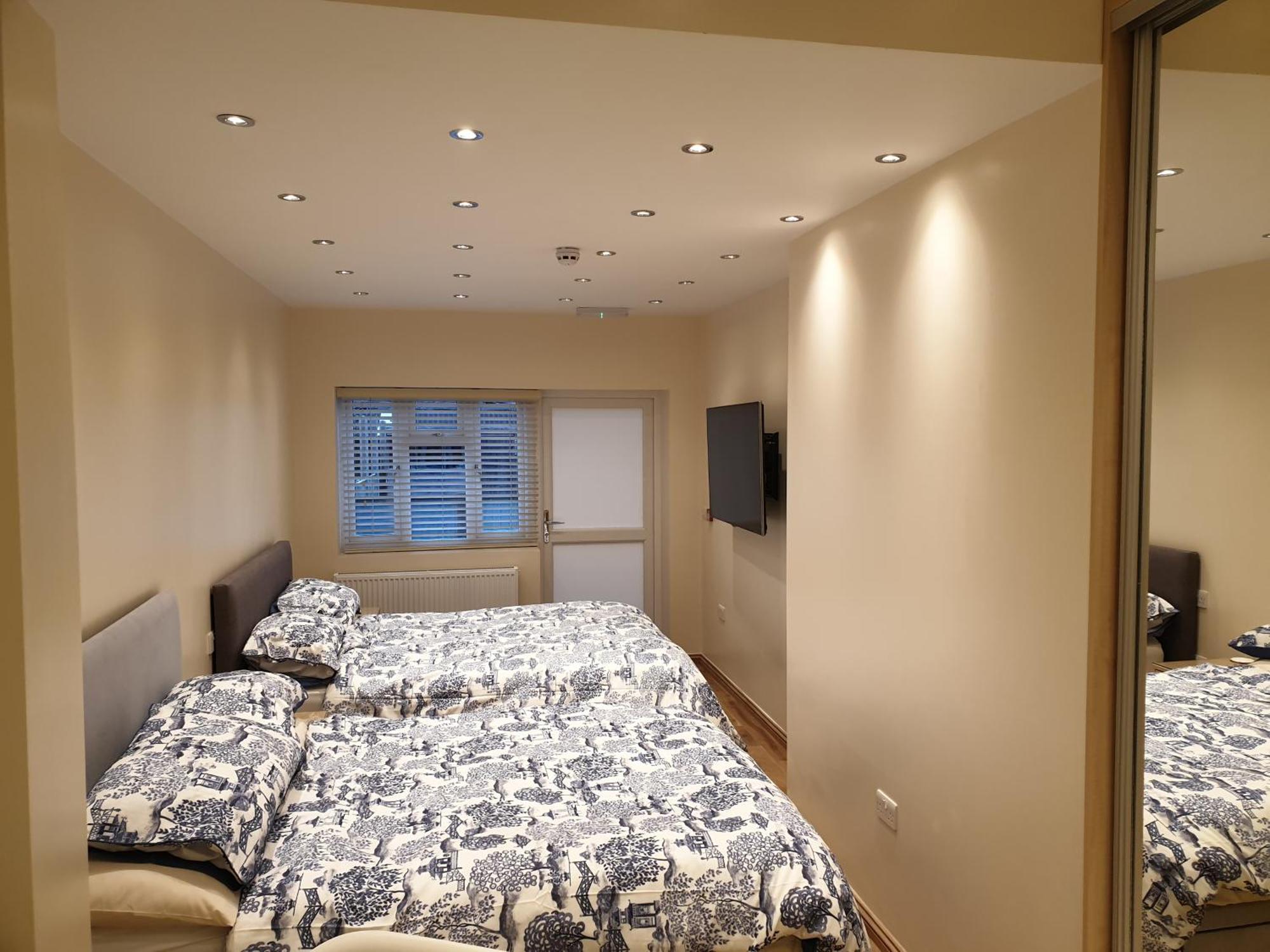 London Luxury Apartments 3 Bedroom Sleeps 8 With 3 Bathrooms 4 Mins Walk To Tube Free Parking Ilford Eksteriør billede