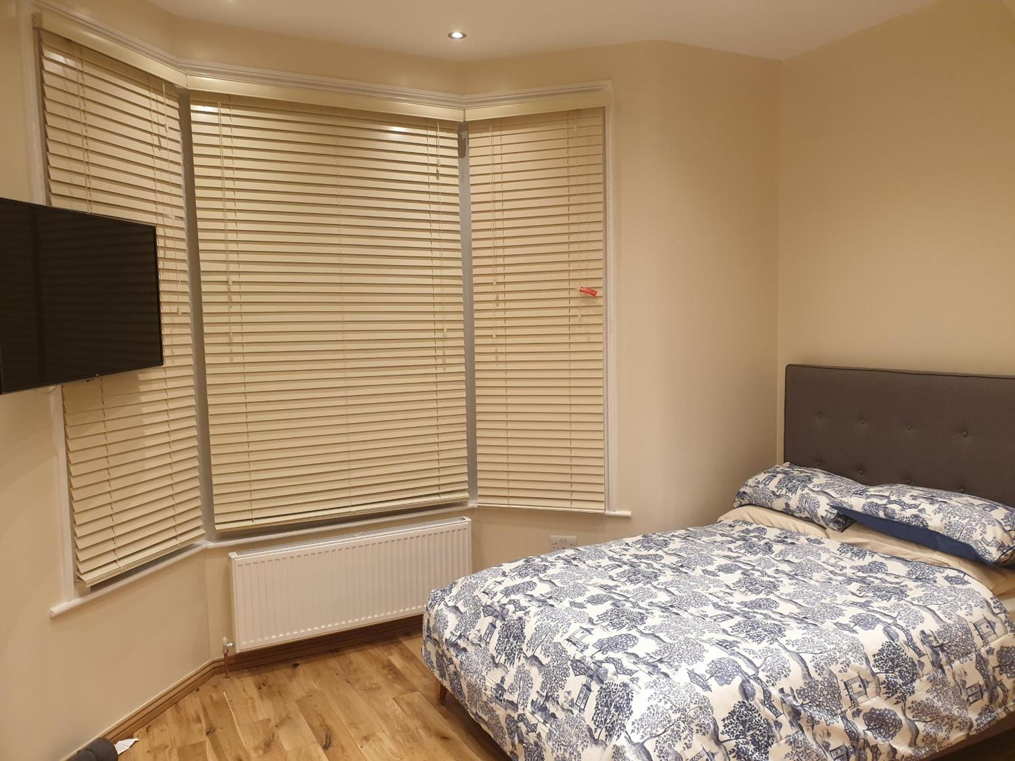 London Luxury Apartments 3 Bedroom Sleeps 8 With 3 Bathrooms 4 Mins Walk To Tube Free Parking Ilford Eksteriør billede