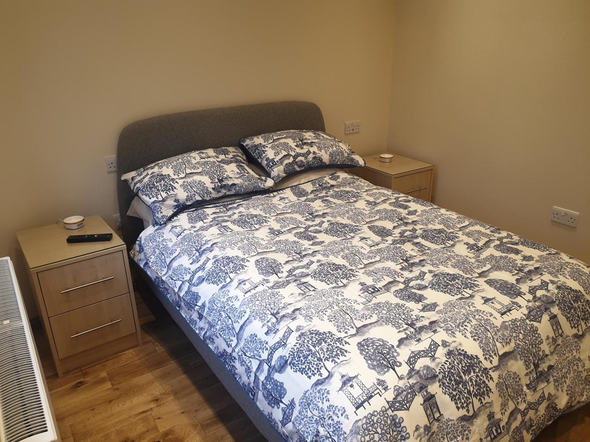 London Luxury Apartments 3 Bedroom Sleeps 8 With 3 Bathrooms 4 Mins Walk To Tube Free Parking Ilford Eksteriør billede
